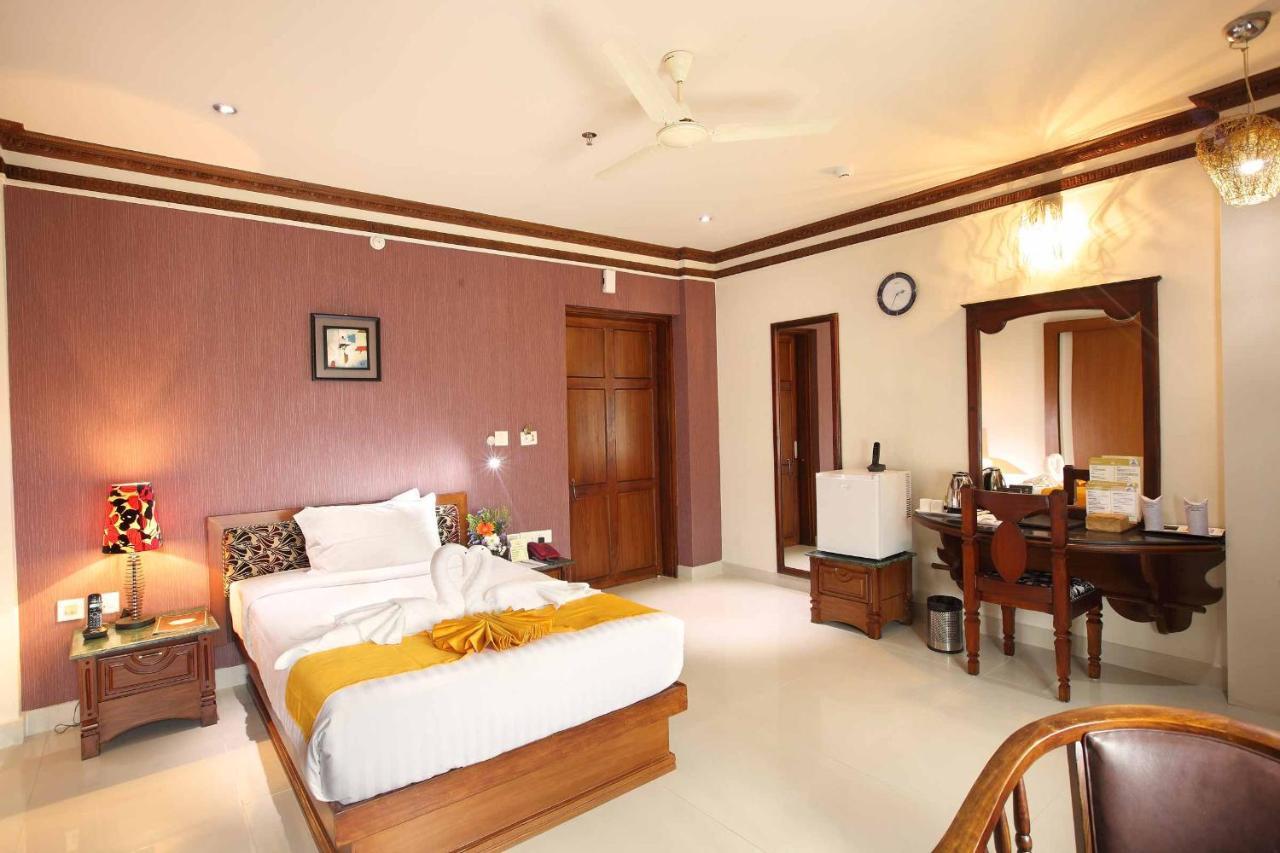 Ambalakkara Regency Hotell Kottārakara Eksteriør bilde